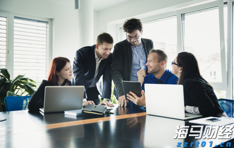 荷塘社区亲子家庭“小交警”上岗学交规